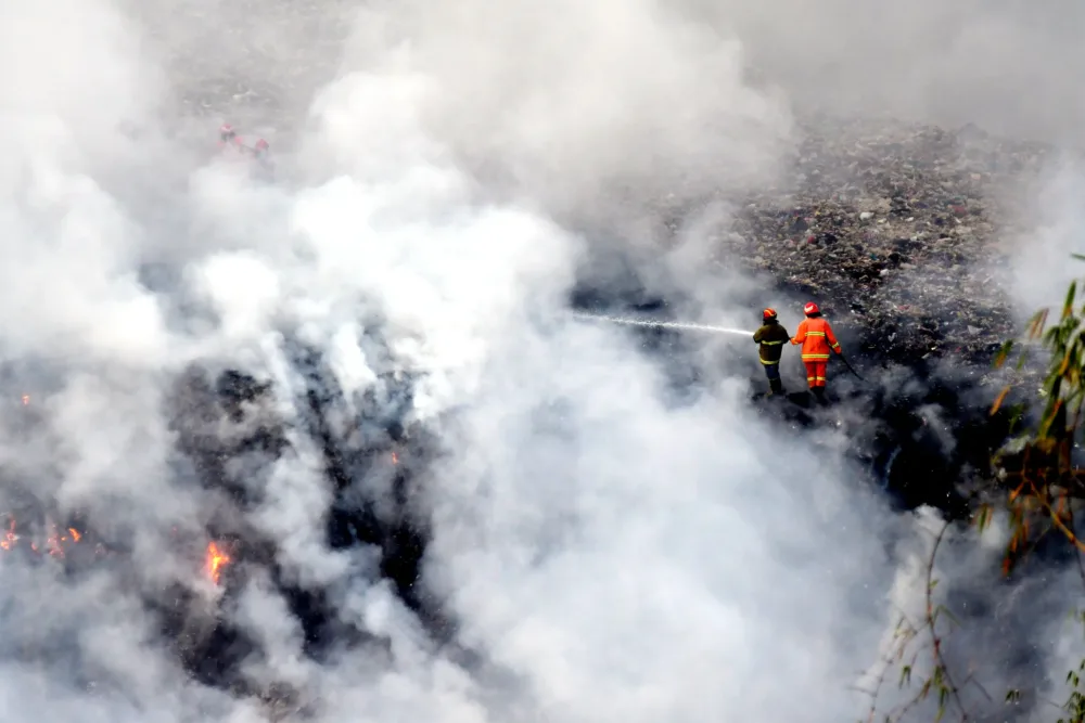 Tpa Tlekung Terbakar Petugas Sempat Lemas Malang Posco Media