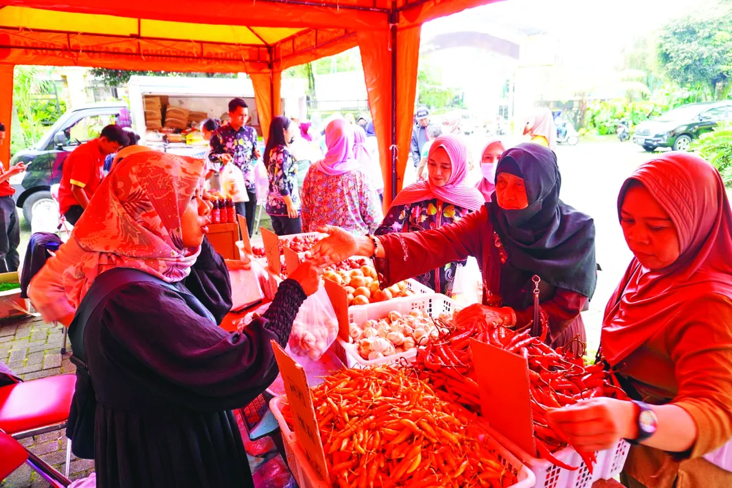 Pemkot Batu Gelar Operasi Pasar Sediakan Beras Gula Dan Migor Murah