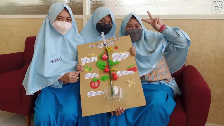 SMP Insan Amanah; Ukir Prestasi, Juara Biologi Creative Property