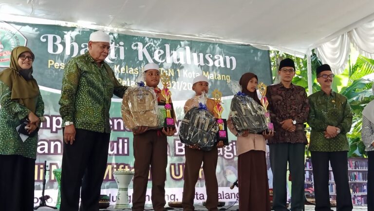 Bhakti Kelulusan MTs Negeri 1 Kota Malang; Ajarkan Empati, Bantu Pembangunan Madrasah Lain