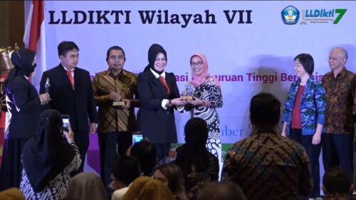 Raih Dua Kategori Anugerah Kampus Unggulan - Malang Posco Media