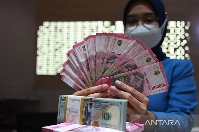 Kurs Rupiah Menguat Di Tengah Laporan Data Inflasi AS Menurun - Malang ...