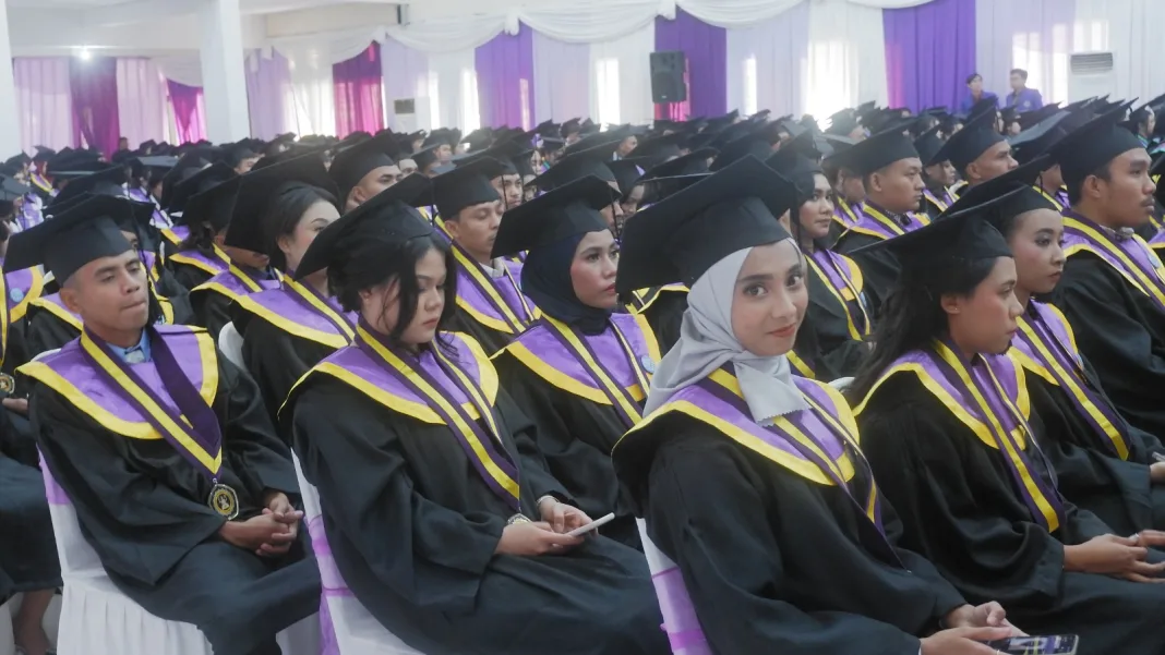 Wisuda Tahun Akademik 2022-2023 Universitas Tribhuwana Tunggadewi ...