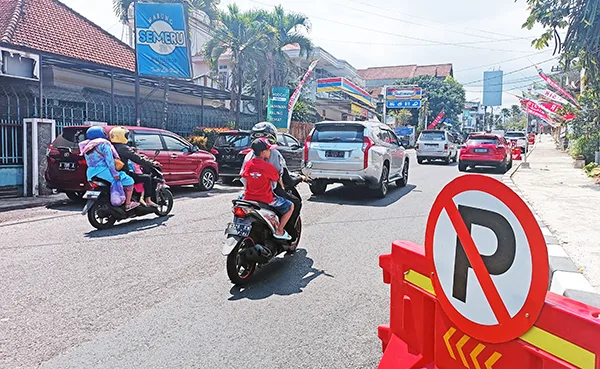 LEBARKAN : Jalan Semeru Kota Batu setelah dilakukan infrastuktur dengan dilebarkan untuk mengurai kemacetan.  (MPM-KERISDIANTO)