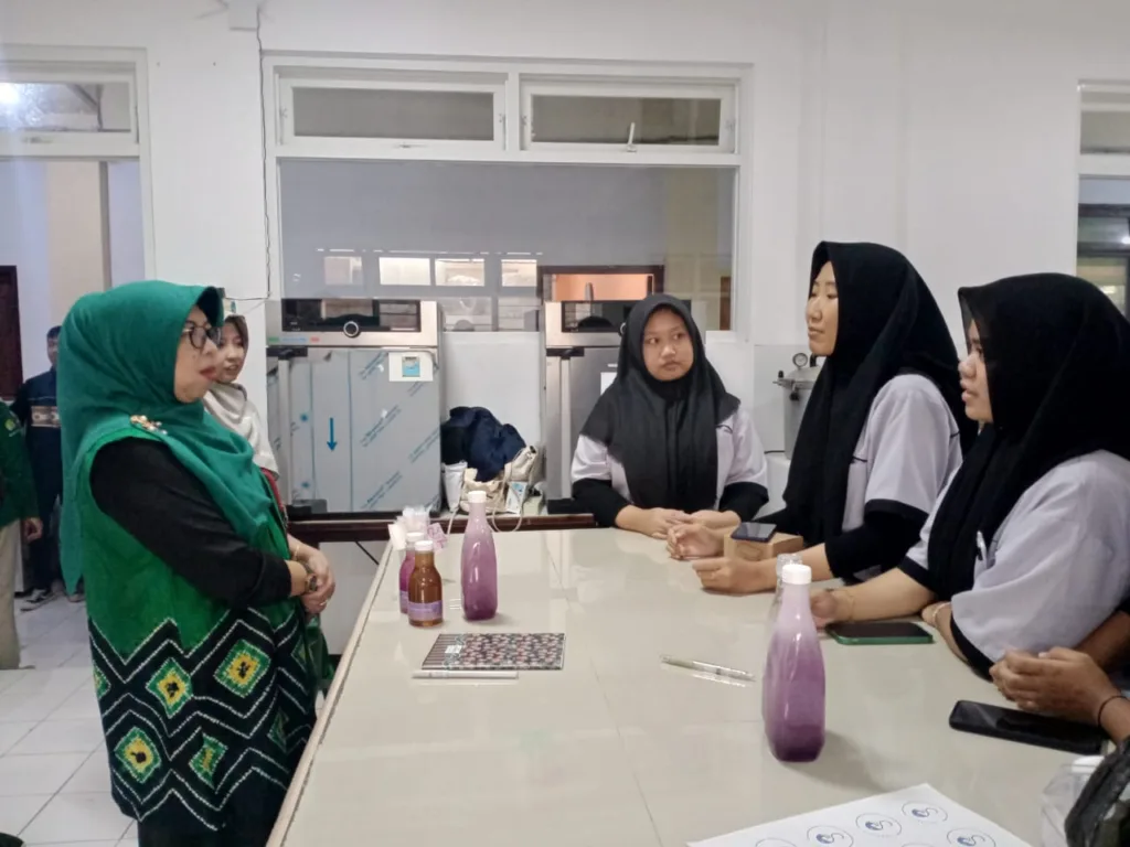 Studi Tiru Kelas Industri, SMK dr. Soebandi Kunjungi SMK PIM 1 Malang Posco Media