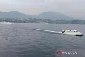 F1 Powerboat Danau Toba 2024; Para Pembalap Jajal Lintasan Dalam Sesi Latihan...