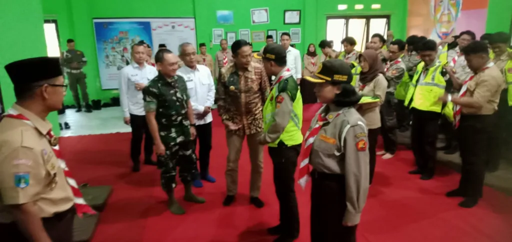 Pj Wali Kota Malang Lepas 60 Personel Satgas Pramuka Peduli, Bantu Pengamanan Libur Lebaran 2 Malang Posco Media