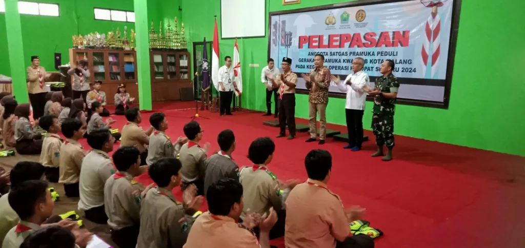 Pj Wali Kota Malang Lepas 60 Personel Satgas Pramuka Peduli, Bantu Pengamanan Libur Lebaran 1 Malang Posco Media