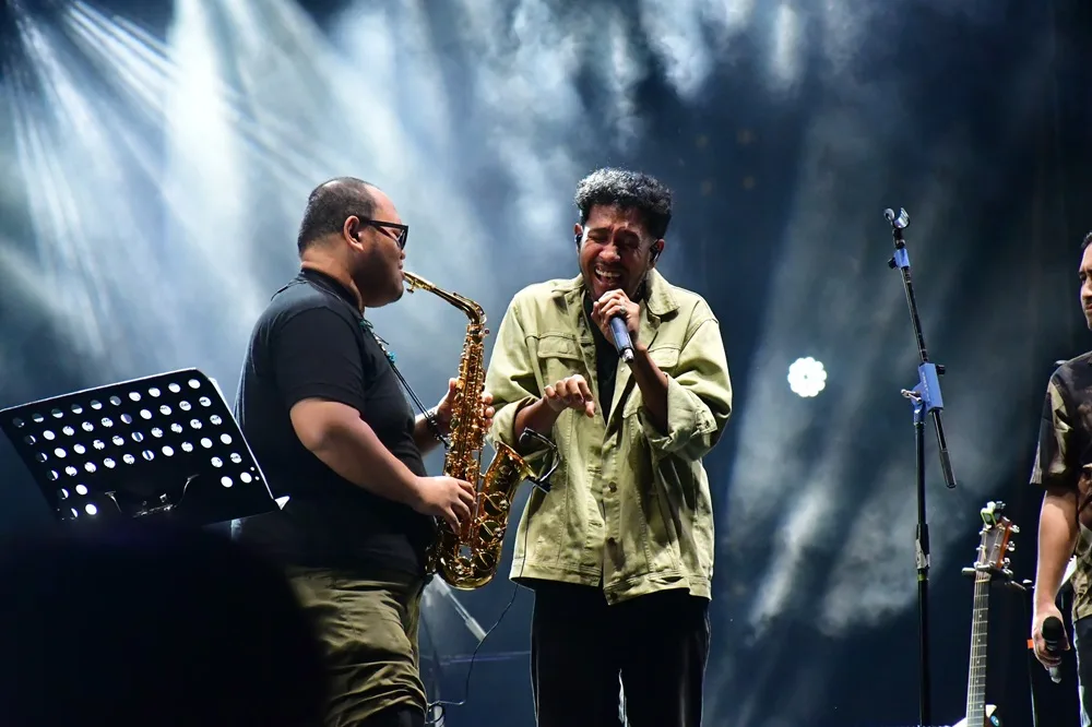 Kolaborasi Sal Priadi, Teddy Adhitya dan The Bakuucakar, Tutup Connx OTW Festival Malang 1 Malang Posco Media