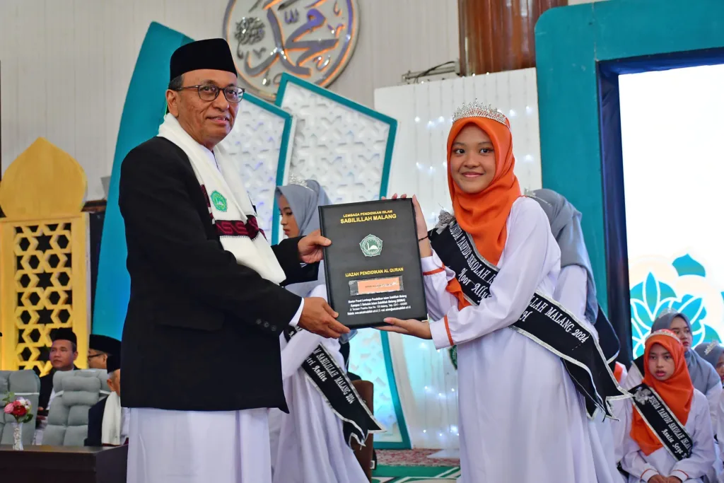 Wisuda Pendidikan Alquran Tahun Ajaran 2023-2024 Sekolah Islam Sabilillah Malang, Lahirkan Generasi Qurani, Intelek dan Berjiwa Pemimpin 2 Malang Posco Media