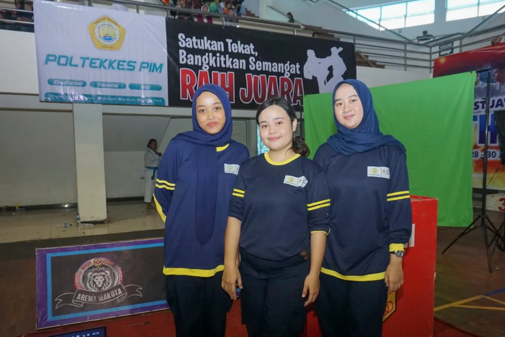 Jadi Tim Medis, KSR PMI Unit POLTEKKES PIM Dukung Kejurprov Karate Jatim 2 Malang Posco Media