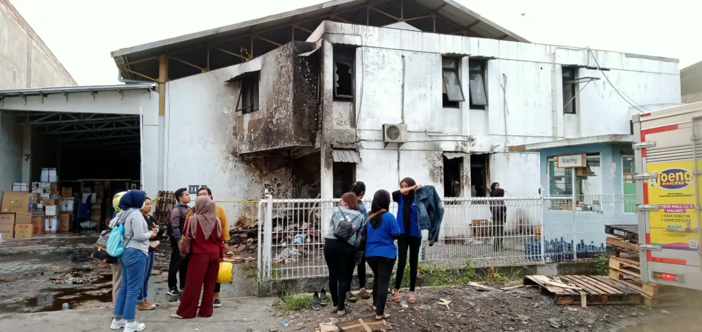 'Si Jago Merah' Hanguskan Gudang Perabotan di Jalan Tenaga Baru 1 Malang Posco Media