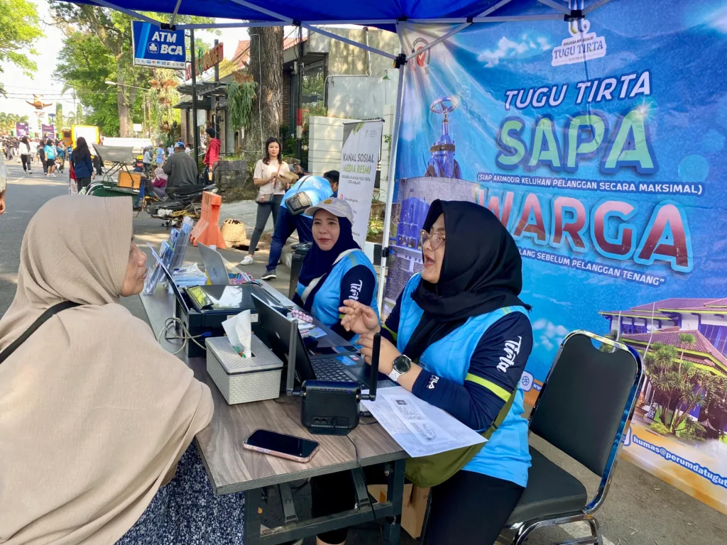 Tugu Tirta Sapa Warga on the road di CFD Malang 1 Malang Posco Media