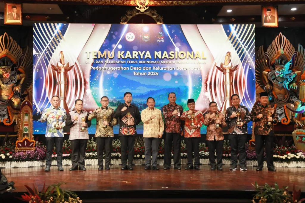 Ukir Sejarah, Desa Tulungrejo Raih Desa Terbaik I Nasional 2024, Pj Wali Kota Batu Raih Upakarya Wanua Nugraha 2024 1 Malang Posco Media