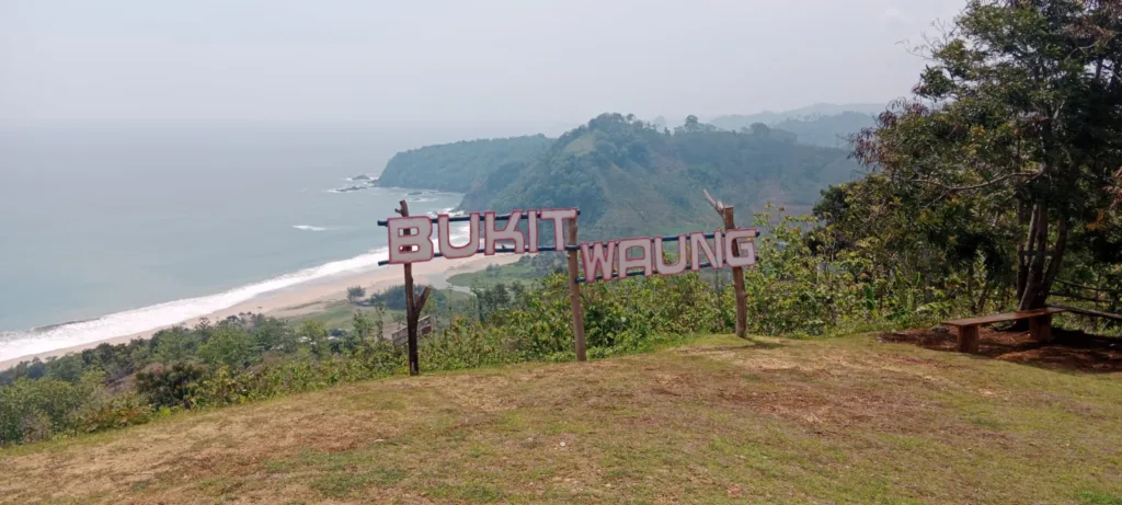 Pantai Modangan, Tawarkan Pemandangan Matahari Tenggelam dan Atraksi Paralayang 3 Malang Posco Media