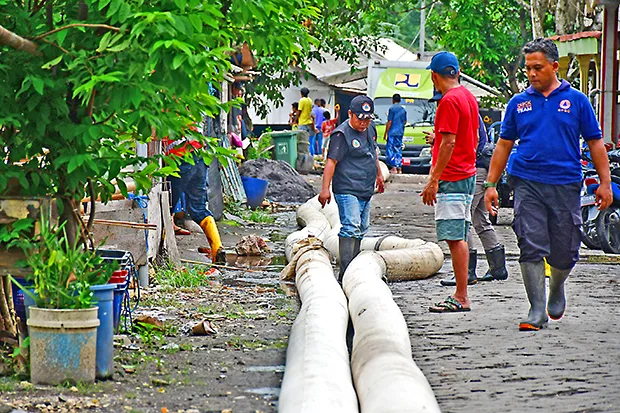 Kampung Terendam, Terpaksa Naik Perahu 1 Malang Posco Media