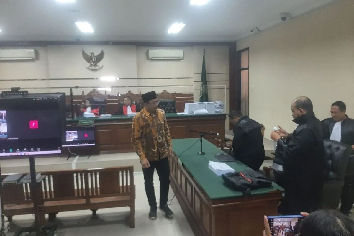Mantan Bupati Sidoarjo Gus Muhdlor usai menjalani sidang