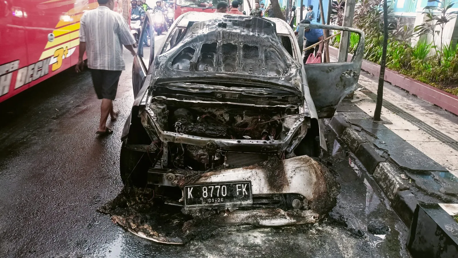 WhatsApp Image 2024-12-07 at 15.45.00_d1372003