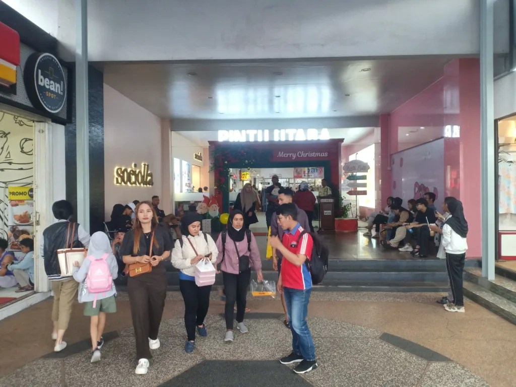 Kunjungan Pusat Perbelanjaan Ramai di Akhir Tahun 1 Malang Posco Media