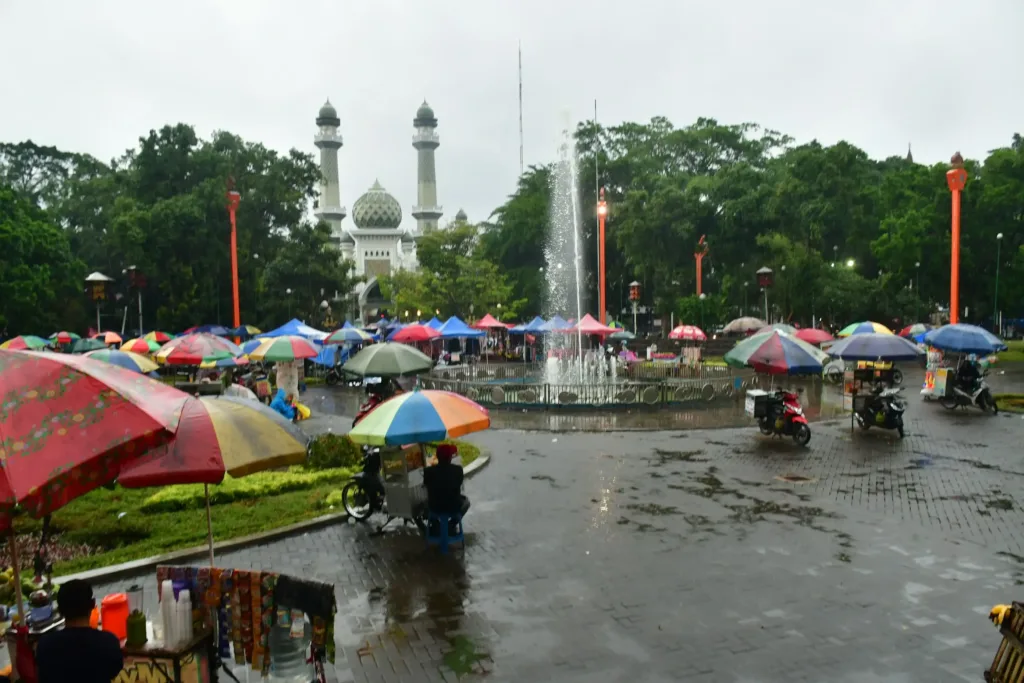 Los! Hari Ini Alun-Alun Merdeka Jadi Sentra PKL, Satpol PP Tak Tampak 3 Malang Posco Media