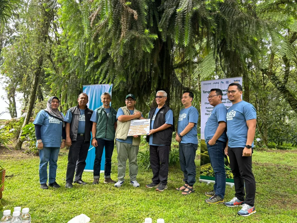 Bulog Tanam Ratusan Bibit Pohon di Arboretum Sumber Brantas Batu 1 Malang Posco Media
