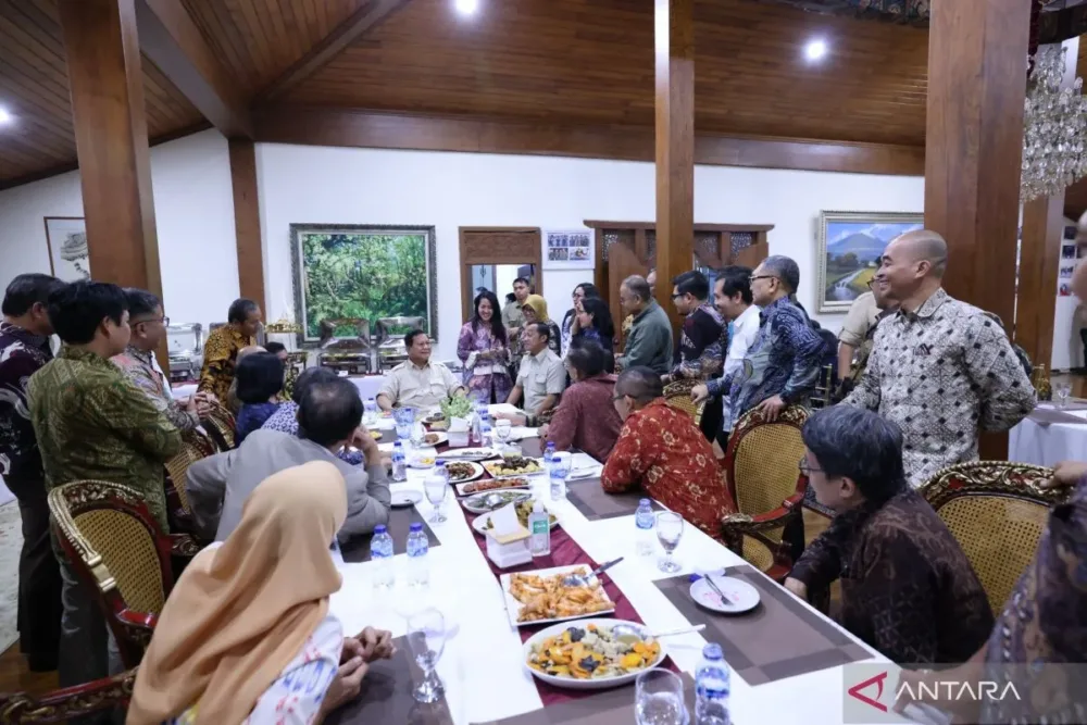Presiden Prabowo berdiskusi dengan puluhan pimpinan redaksi