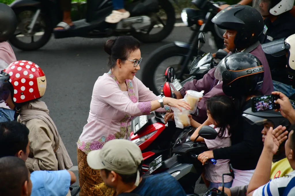 Matos dan MTC Bagi Ribuan Takjil Dan Santunan On The Road 1 Malang Posco Media