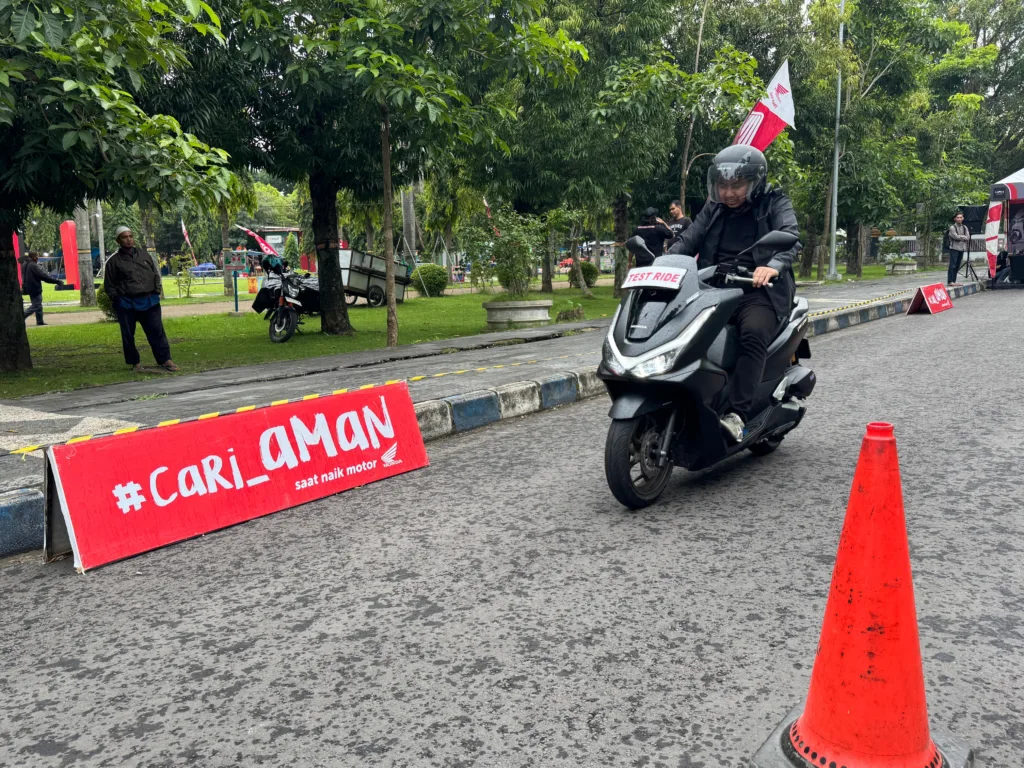 Kecanggihan Honda PCX 160 RoadSync Hadir di Honda Premium Matic Day di Alun-Alun Ngawi 2 Malang Posco Media