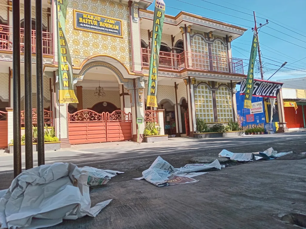 Sampah Koran Bekas Bertebaran, Yuuuk Jaga Kebersihan 1 Malang Posco Media