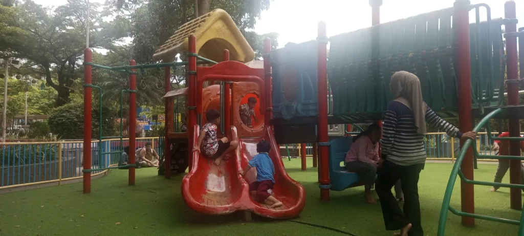 Lebaran Hari Pertama, Liburan Tipis-tipis ke Alun-Alun Kota Batu 1 Malang Posco Media