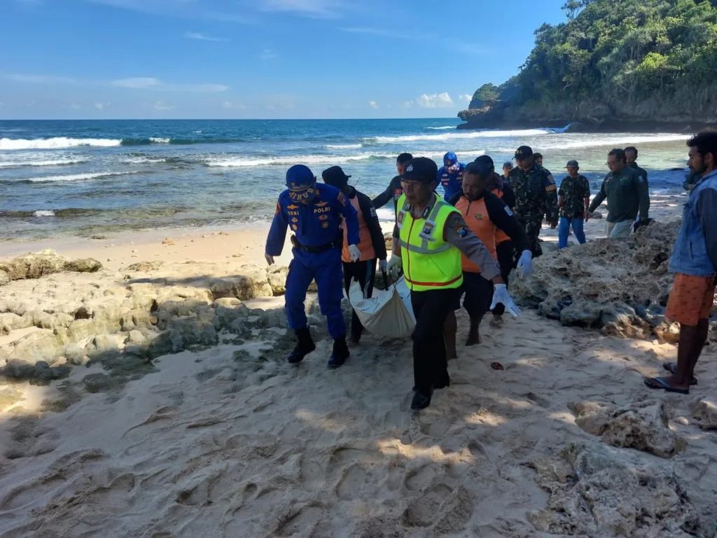 Tragis, Dua Nelayan Tewas Dihantam Ombak di Pantai Kondangmerak 1 Malang Posco Media