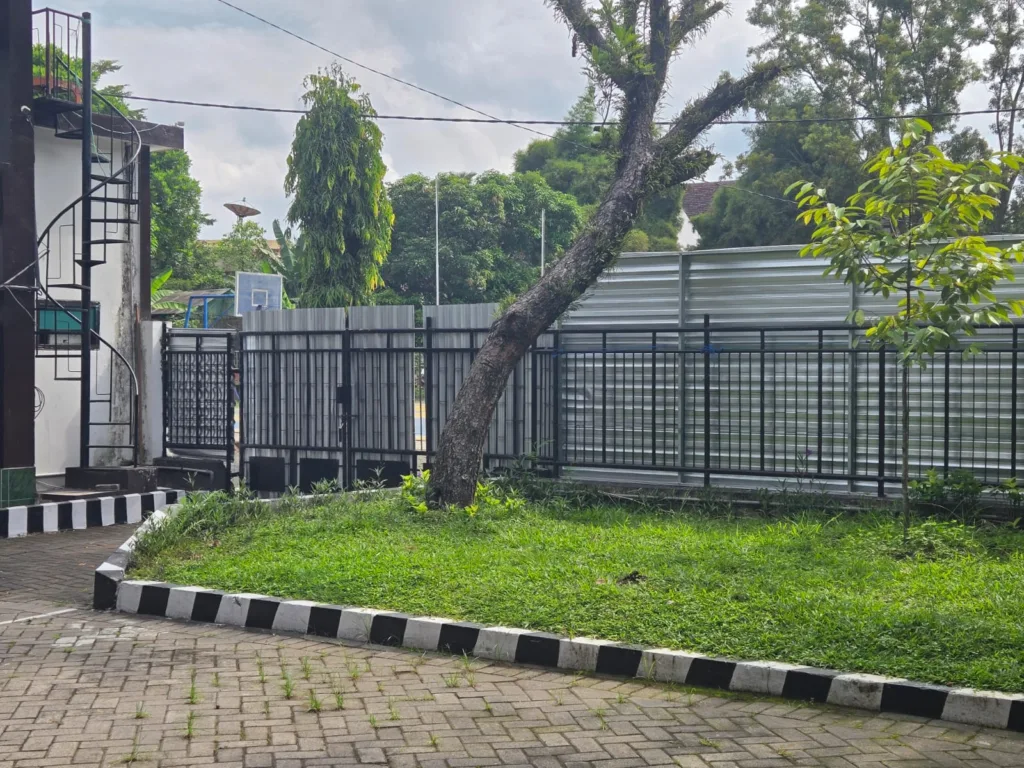 Orang Tua Siswa Sayangkan Pemasangan Seng di SMAN 8 Malang 2 Malang Posco Media