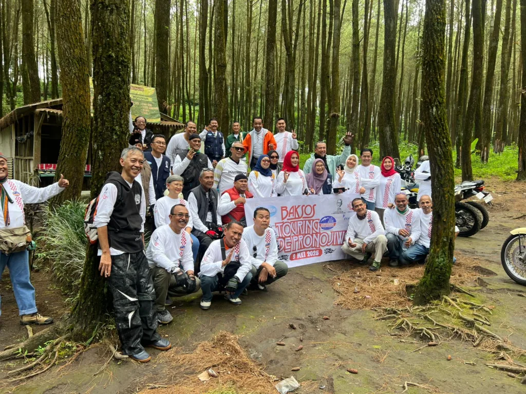 Touring de Pronojiwo Berlangsung Seru, Peserta Juga Lakukan Bakti Sosial 4 Malang Posco Media