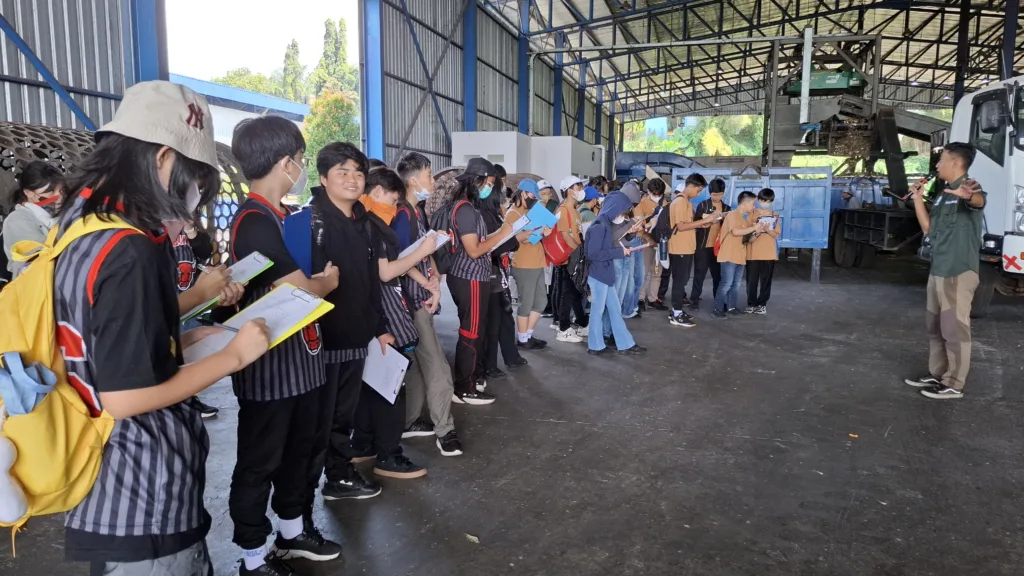 Belajar Kontekstual, Cara Memilah Sampah dan Membuat Kompos 1 Malang Posco Media