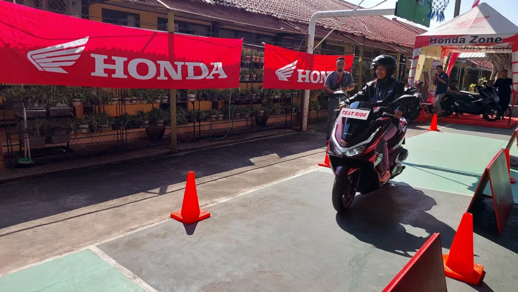 PCX160 Gen-Z School Movement, Sinergi Edukasi dan Eksplorasi Bakat Siswa SMAN 1 Banyuwangi 2 Malang Posco Media