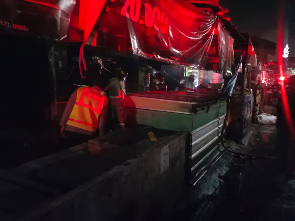 Empat Toko di Pasar Singosari Terbakar, Kerugian Capai Rp 200 Jutaan 1 Malang Posco Media