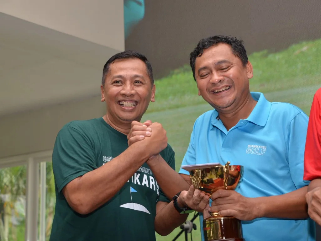 Bhawikarsu Golf Turnamen Sukses, Rivo Lande Rebut Hadiah Utama Motor 3 Malang Posco Media