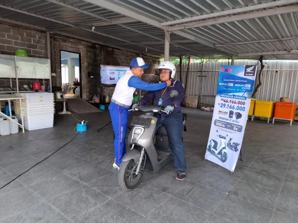 Naik Motor Listrik? Boleh! Asal Tetap Cari_Aman dan Sesuai Umur! 3 Malang Posco Media