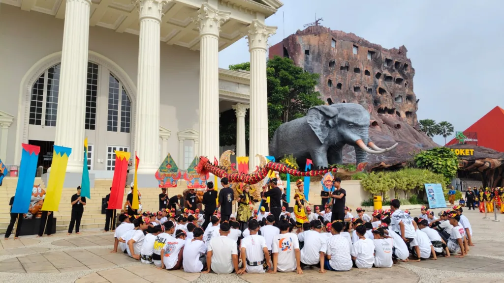 SMPN 15 Malang Gelar Karya P5 di Jatim Park 2, Keren Ratusan Siswa Persembahkan Tari Kolosal 1 Jatim Park 2
