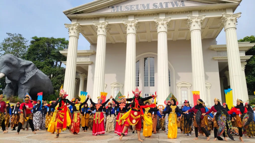 SMPN 15 Malang Gelar Karya P5 di Jatim Park 2, Keren Ratusan Siswa Persembahkan Tari Kolosal 3 Malang Posco Media