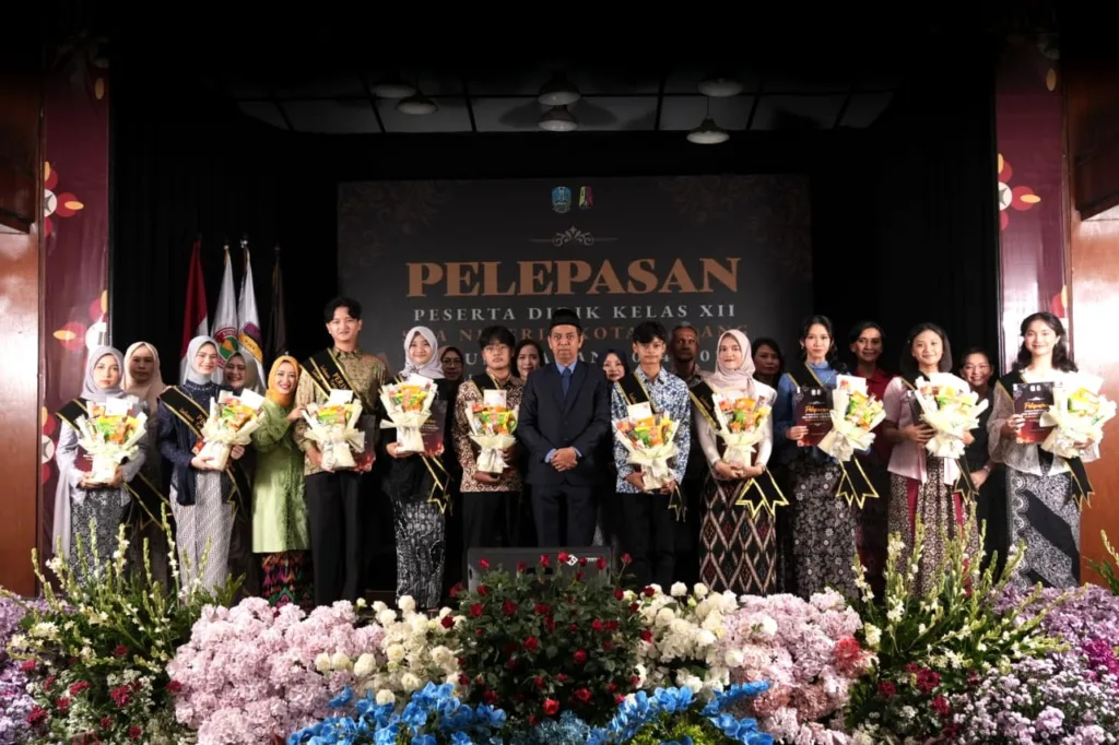 Pelepasan Siswa SMAN 3 Malang Berlangsung Khidmat dan Tinggalkan Kenangan Mendalam 2 Malang Posco Media