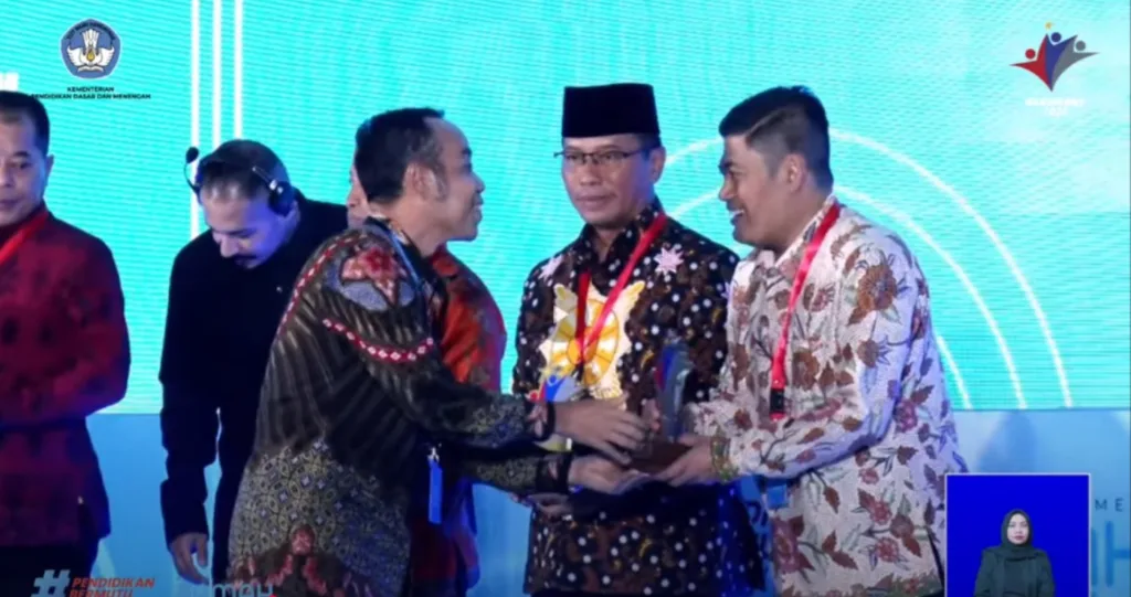 Kota Malang Raih Penghargaan Nasional SPM Pendidikan Terbaik 2025 1 Malang Posco Media