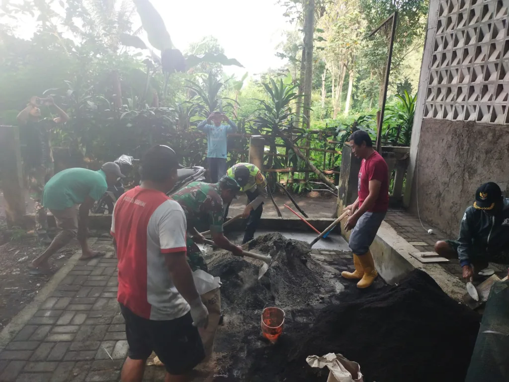 Karya Bakti Kudam V/Brawijaya, Bangun Paving Blok dan Perindah Tempat Ibadah di Poncokusumo 1 Malang Posco Media