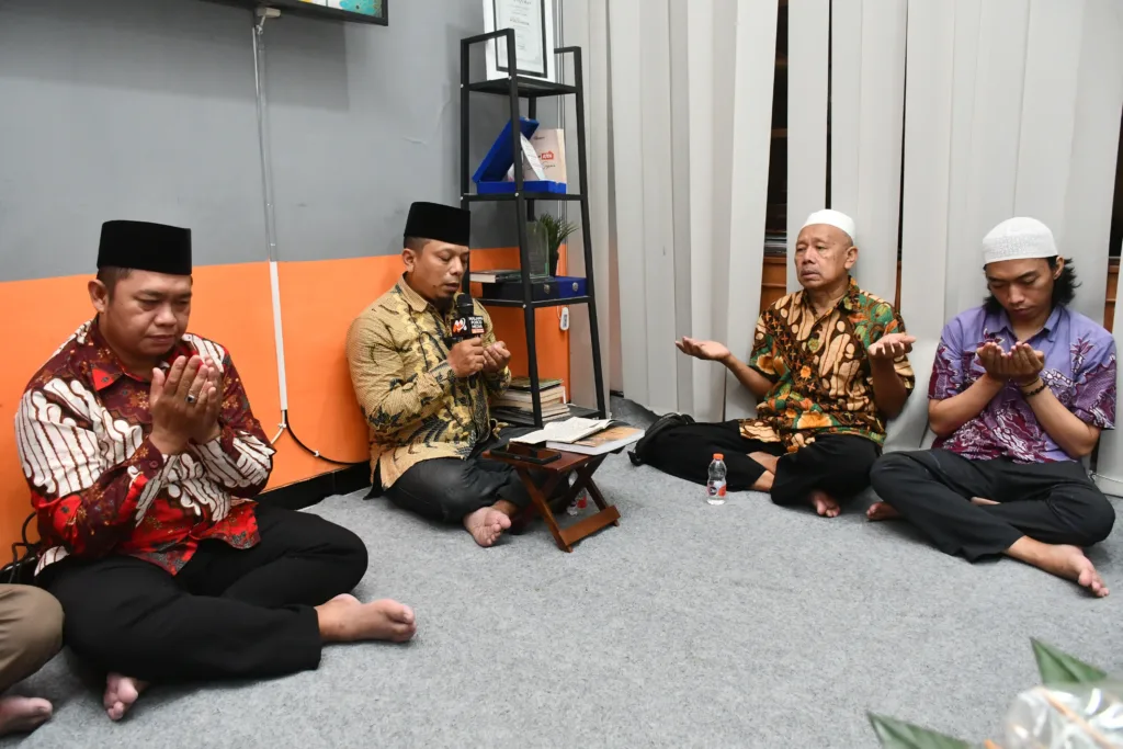 MPM Bermunajat, Kobarkan Semangat "Hi-Five" 2 Malang Posco Media