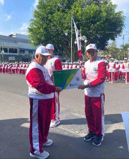 Bupati Serahkan Kartu Peserta BPJS Ketenagakerjaan Pada Atlet dan Pelatih Kontingen Kabupaten Malang di PORPROV IX Jatim 1 Malang Posco Media