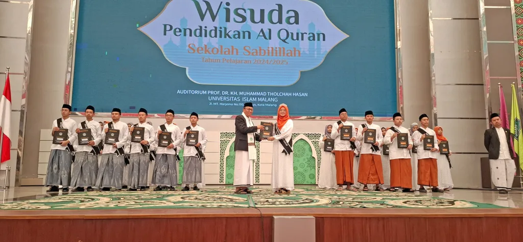 Wisuda Al-Qur'an Tahun 2025 Sekolah Islam Sabilillah Malang, Diberi Mahkota Orang Tua Menangis Haru 1 Malang Posco Media