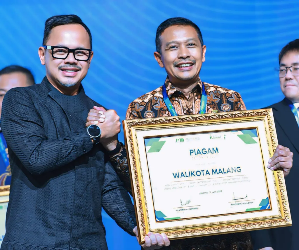 Sukses Mentransformasi Tugu Tirta, Walikota Malang Raih Penghargaan Nasional Pertama di IWWEF 2025 1 Malang Posco Media