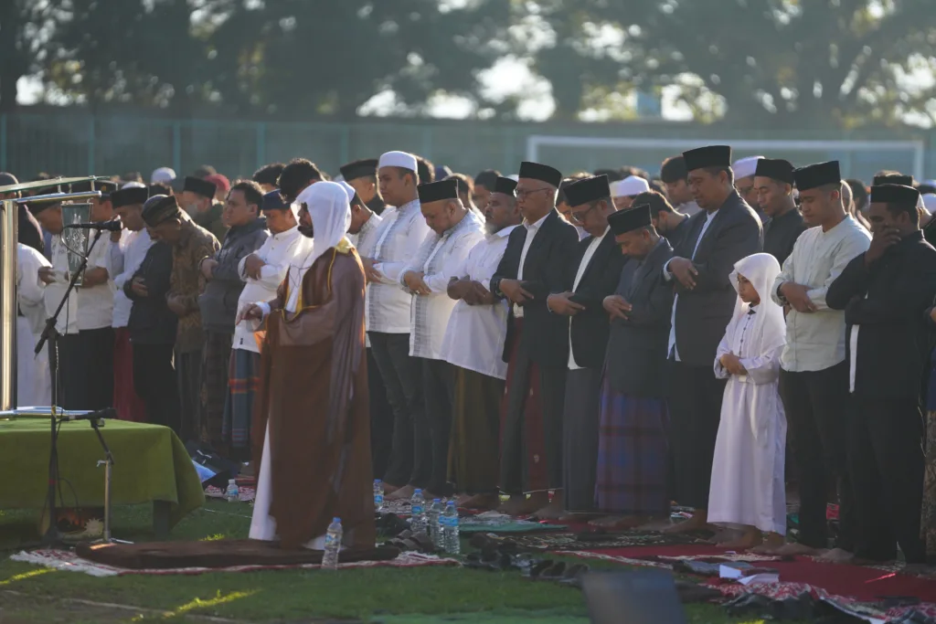 Salat Idul Adha di Stadion Brantas, Wali Kota Batu Ajak Warga Perkuat Persatuan dan Keikhlasan 3 Malang Posco Media