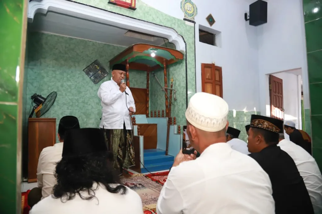 Salat Idul Adha, Bupati Sanusi Serahkan Kurban Sapi Presiden Prabowo di Donomulyo 2 Malang Posco Media