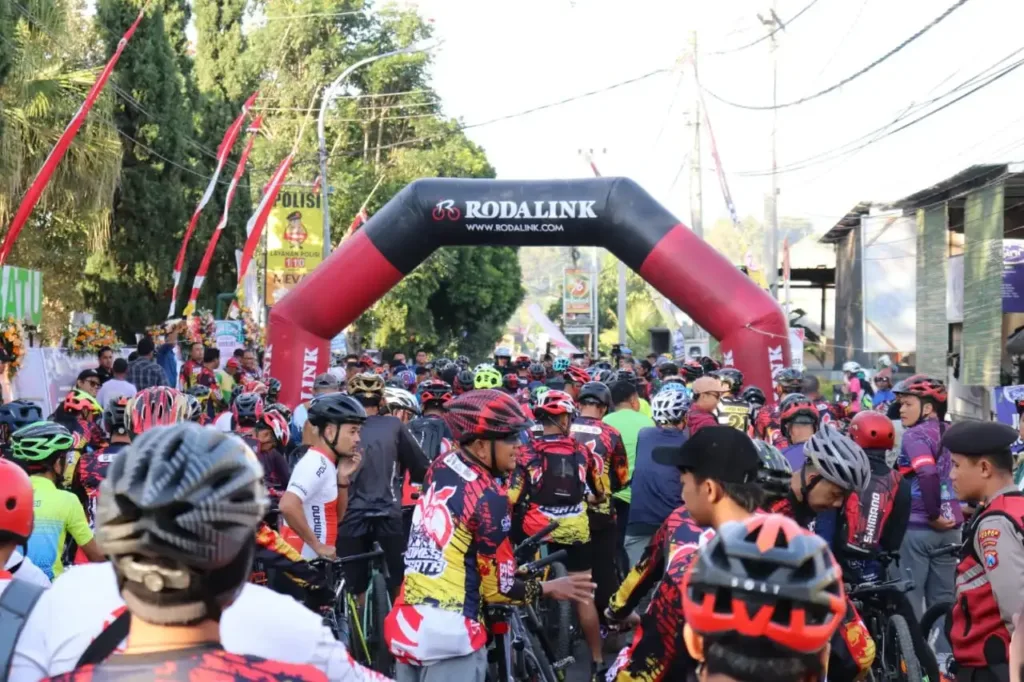 Disparta dan Polres Batu Gelar Gowes Wisata Hari Bhayangkara ke 79 1 Gowes Wisata